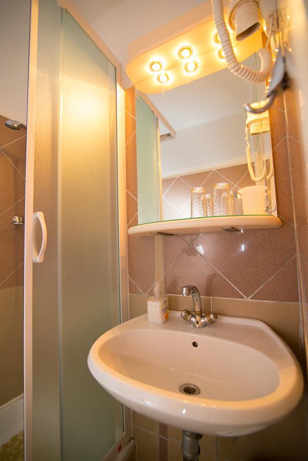 Bed&Breakfast Saturn Veli Losinj Ngoại thất bức ảnh